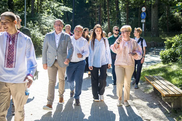 Palangos meras Šarūnas Vaitkus ir Premjerė Ingrida Šimonytė  pasivaikščiojo pajūriu (FOTO GALERIJA) – nuotrauka 12