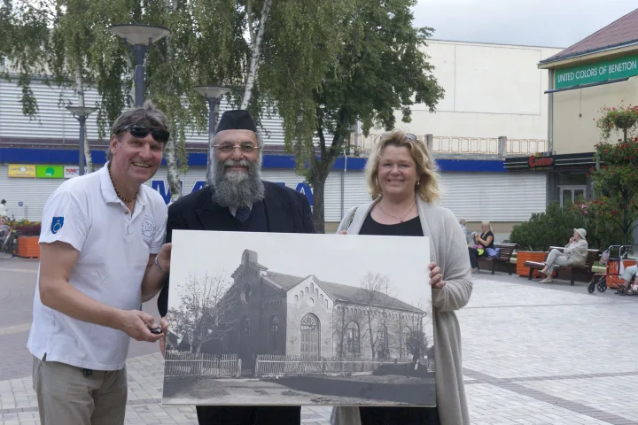 Fotomenininkas Adas Sendrauskas parodė sinagogos fotografiją.