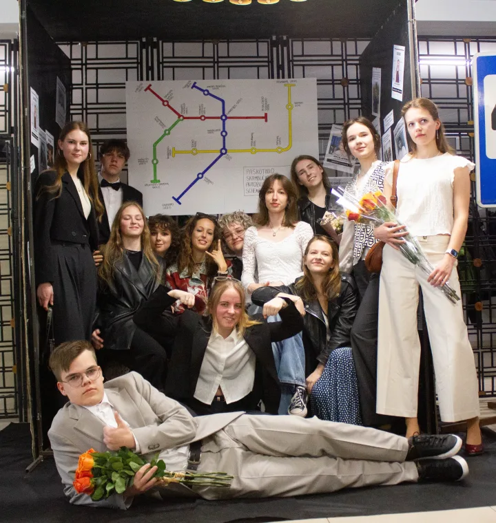 Šventinė fotosesija paskutinėje stotelėje, kurią bei visas kitas renginio dekoracijas kūrė IIIA kl. gimnazistė Justė Abelkytė.