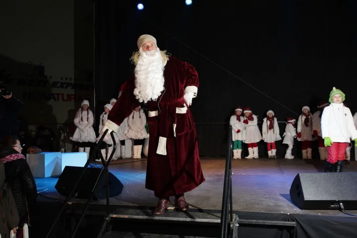 Palanga įžiebė muzikinę eglę ir pirmoji šalyje žengė į Kalėdas – nuotrauka 3