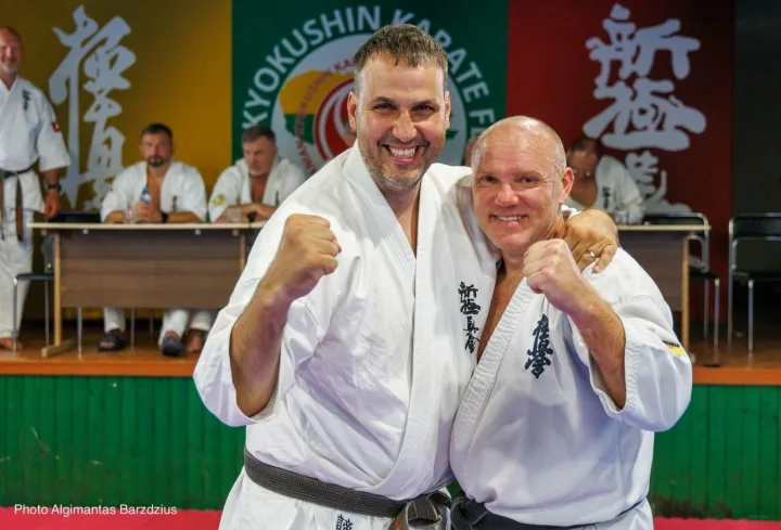 Su SHODAN steigėju Luku Kubiliumi