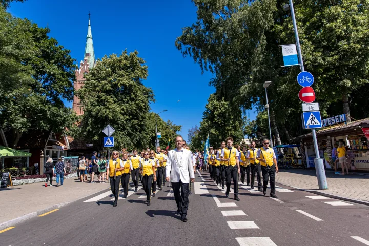 Atestatai įteikti 99 Palangos senosios gimnazijos abiturientams, o 100  balų įvertinti 11 abiturientų (DIDELĖ FOTO GALERIJA) – nuotrauka 9