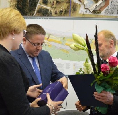Senosios gimnazijos direktoriui – Savivaldybės tarybos padėka