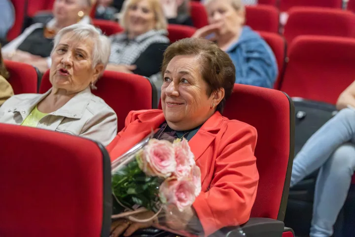 Meras Šarūnas Vaitkus pasveikino TAU šokių kolektyvą „Jūrė“ ir jos vadovę Janiną Serapinienę su 10-ties metų veiklos jubiliejumi – nuotrauka 2