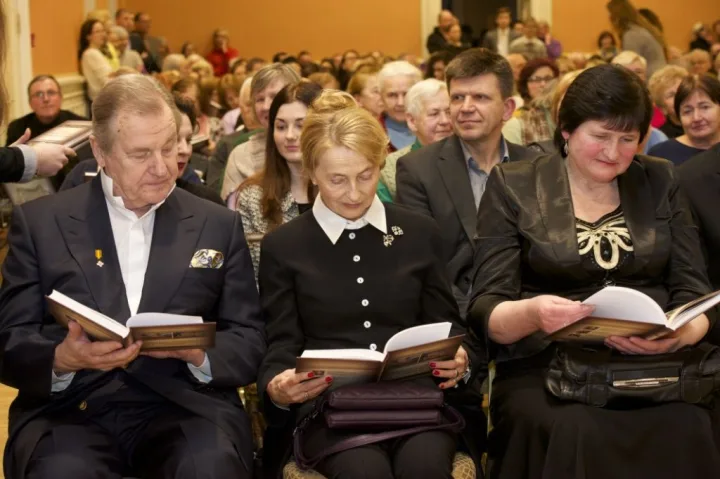 Kurhauze į viršų pakilo 300 knygų „Kurhauzo atgimimas – Palangos sėkmės istorija“ – nuotrauka 13