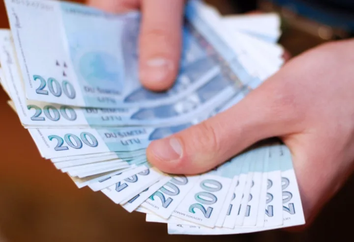 Apkarpytų atlyginimų kompensavimo vajus pasiekė ir Palangos miesto Savivaldybę.