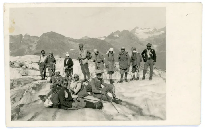 Kelionė Alpėse. Grupės sudėtyje Regina Dvarionaitė, Balys Sruoga, Antanas Venclova ir kt. 1928. LTMKM archyvo nuotr.