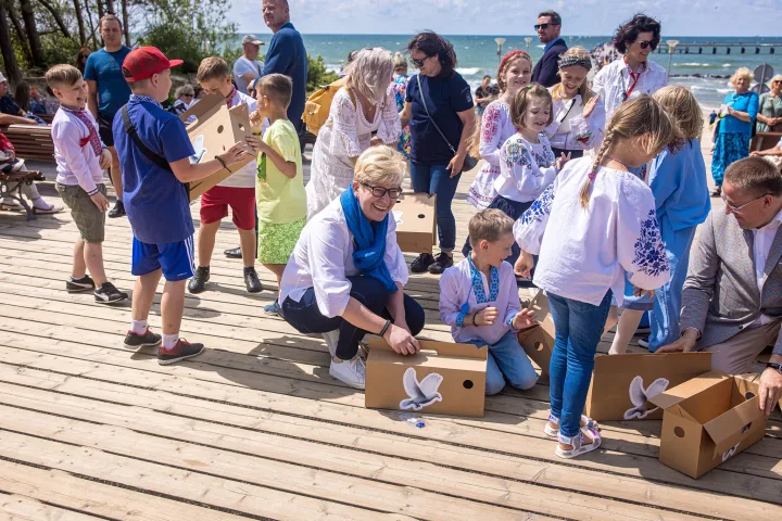 Neeilinė diena: Palanga kartu su Premjere Ingrida Šimonyte pasitiko vaikus iš kurorto miesto partnerio Ukrainoje – Bučos (NUOTRAUKŲ GALERIJA) – nuotrauka 4