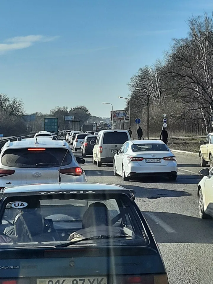 Kelionę atgal lydėjo automobilių spūstys