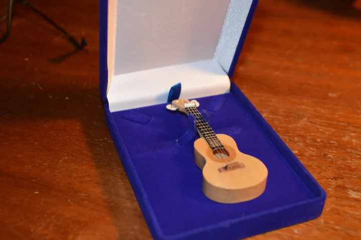 Įgyvendintas dar vienas sumanymas – miniatiūrinė gitara – nuotrauka 2