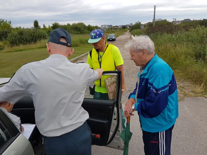 Pakelės „bobutės“ atsipirko įspėjimu – kitąkart lauks 90-140 eurų bauda – nuotrauka 1