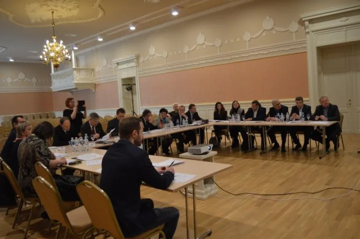Lietuvos ir Latvijos atstovai – ambasadoriai, politikai, ministerijų bei kultūros srities specialistai – dar gegužę Palangoje aptarė pasirengimą rugsėjį kurorte vyksiantiems kultūriniams renginiams – Baltų vienybės dienai