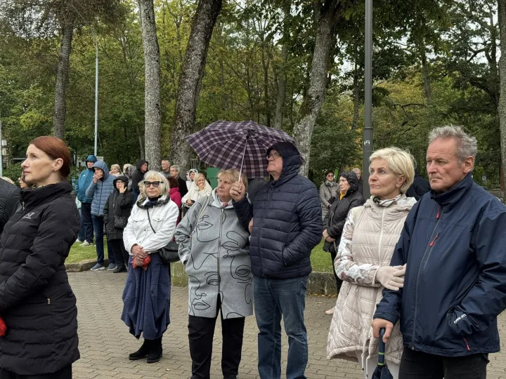 Palangiškiai ir miesto svečiai klausėsi M. K. Čiurlionio simfoninės poemos „Jūra” – mūsų kultūros himno ir įspėjamosios sirenos prieš antikultūrą (FOTO GALERIJA) – nuotrauka 5