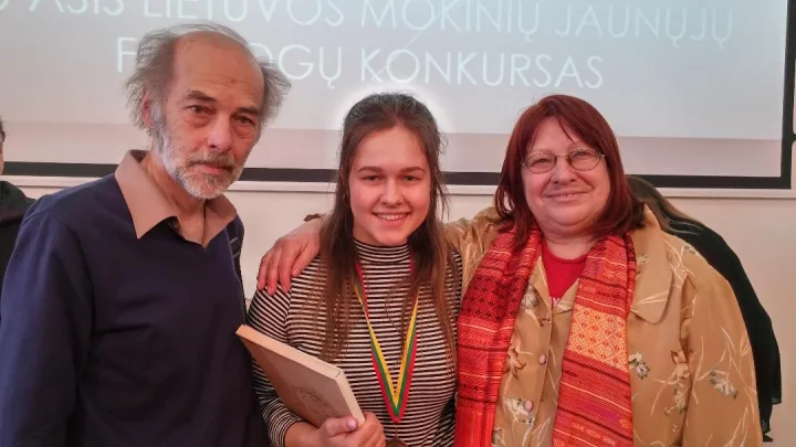 I.Danieliūtė su publiciste Gintare Adomaityte ir filosofu, „Naujosios Romuvos“ redaktoriumi Andriumi Kunickiu.
