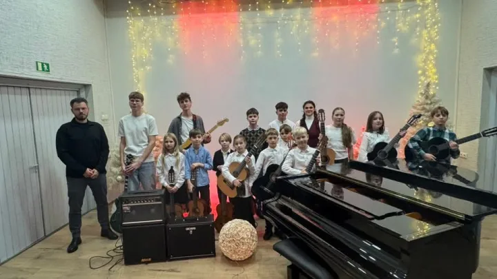 Palangos gitaros mokytojas Dainius Žilinskas: „Visada tikiuosi  prasibrauti iki vaikų širdžių ir užkrėsti juos meile muzikai“ – nuotrauka 1