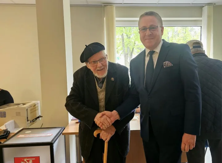 Profesorius Vytautas Landsbergis išankstiniuose prezidento rinkimuose balsavo Palangoje