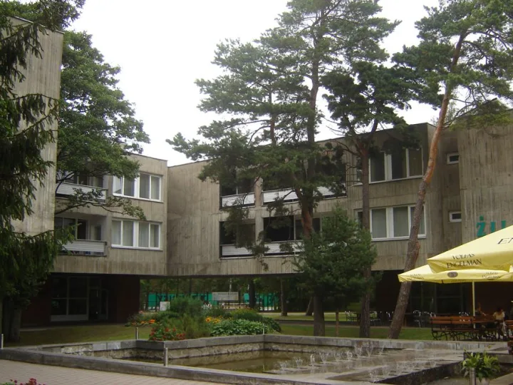 Naujosios architektūros idėjas atspindintis pastatas unikalus tiek savo architektūrine forma, tiek konstrukciniu sprendimu, subtiliu santykiu su gamta.