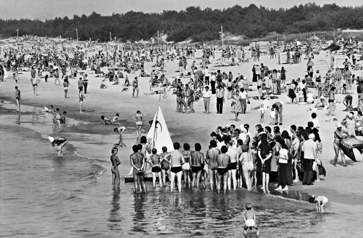 Odė buvimui prie jūros. A.Kunčiaus fotografijose – 50 atostogų Palangoje metų (FOTO GALERIJA) – nuotrauka 5