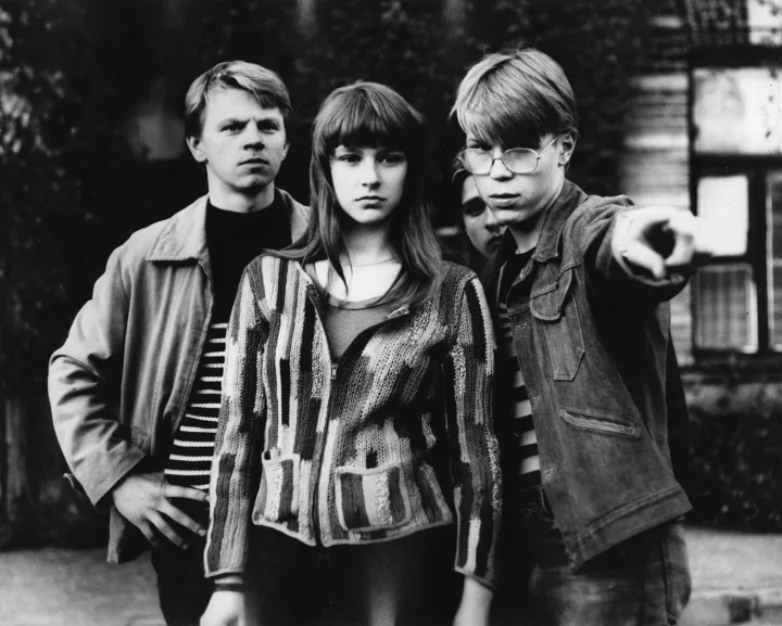 Vaidybinis filmas „Vaikai iš „Amerikos“ viešbučio“. Rež. R. Banionis. Lietuvos kino studija, 1990. Nuotr. saugoma LTMKM