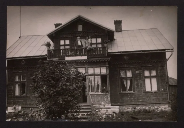 Jonas, Grasilda ir Vytautas Šliūpai Palangoje, vilos balkone