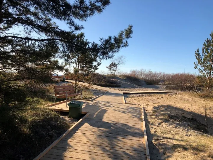 Palanga rengiasi artėjančiai vasarai – tvarkomi paplūdimiai ir miesto viešosios erdvės – nuotrauka 1