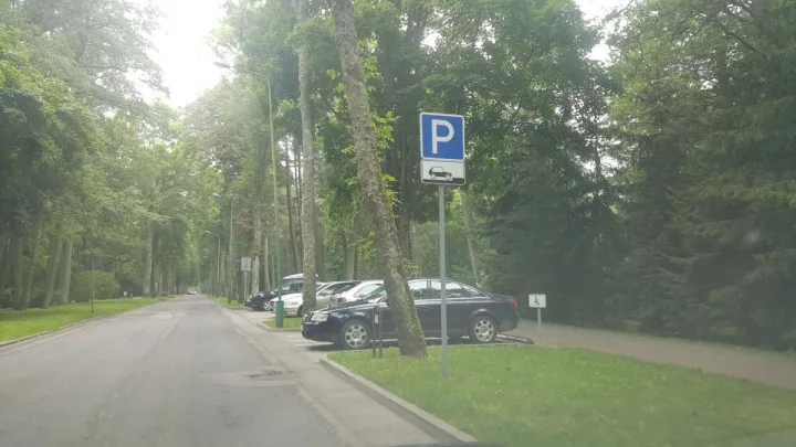 Norite nemokamai pasistatyti mašiną Palangos centre? Galima – ir „auksinėje“ vietoje!