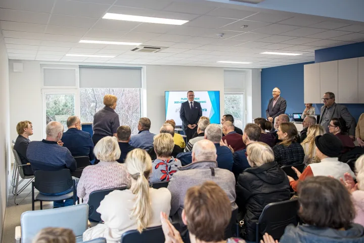 Savivaldybės meras, Tarybos nariai ir Šventosios jūrų uosto direktorius susitiko su šventojiškiais (FOTO GALERIJA) – nuotrauka 5