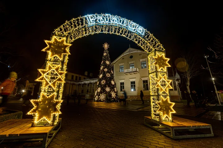 Palangoje ir Šventojoje nušvito Kalėdų eglės (FOTO GALERIJA) – nuotrauka 1