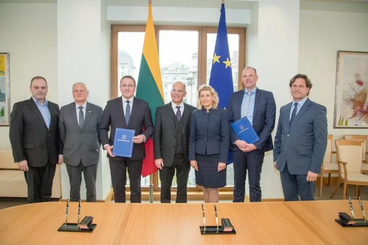 Vyriausybėje pasirašyta istorinė sutartis dėl prestižinio Europos varinių pučiamųjų orkestrų čempionato organizavimo Palangoje