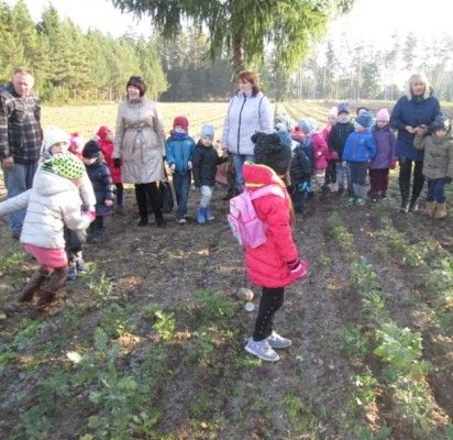 „Ąžuoliuko“ vaikučiai pažino gamtą ir mokėsi kaip su ja elgtis
