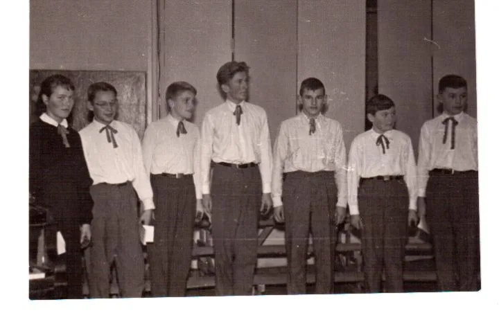 Iš kairės: B. Vaitiekaitytė, S. Žulkus, V. Kusas, V. Tapinas, A. Grabauskas, A. Mataitis, A. Narmontas. (Dainų šventės konkursantai 1960 m. III-čia vieta).