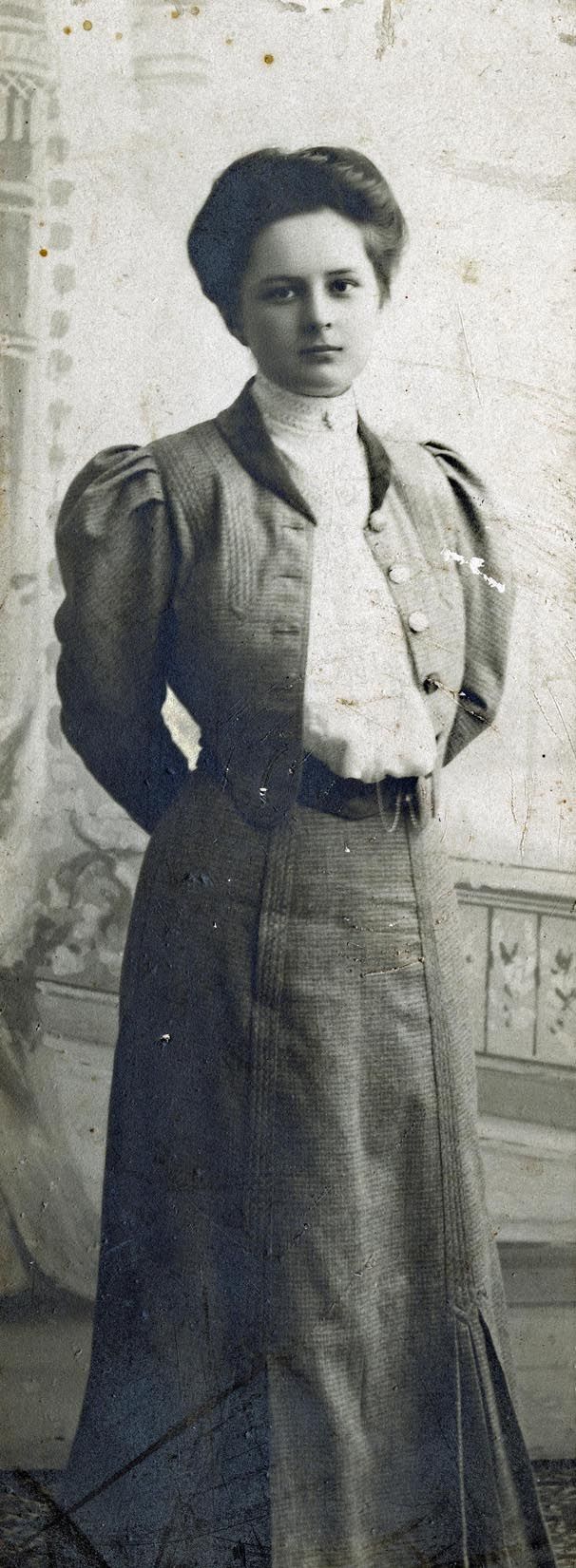 Mokytoja Z. Bakanauskaitė. Fotografė Paulina Mongirdaitė, XX a. pr.