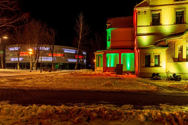 Palangos koncertų salė nušvito tautinės Baltarusijos vėliavos spalvomis – nuotrauka 1