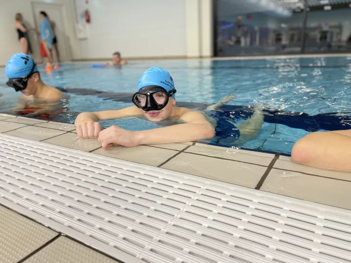 Išgyvenimo įgūdžių treniruotės Palangos baseine – nuotrauka 1