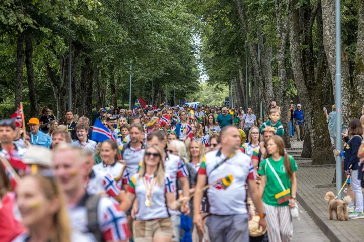 Pasaulio lietuvių sporto žaidynes vainikavo Valstybės diena, nešama 250 metrų trispalvė ir sugiedota „Tautiška giesmė“ (FOTO GALERIJA) – nuotrauka 3
