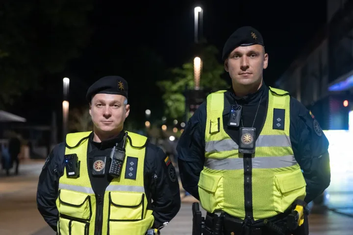 VST pareigūnai, kapitonas Tadas Kirmilas ir vyr. leitenantas Simas Petrauskas. FOTO: Gabija Šileikaitė | Delfi