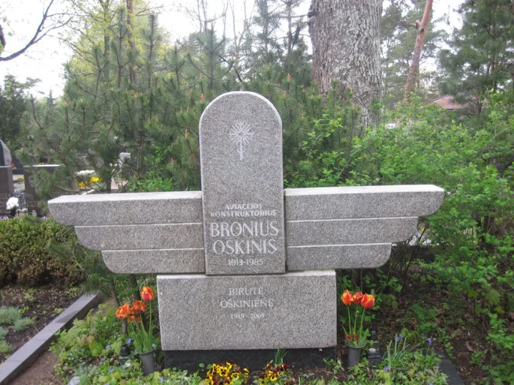 Nacionalinio reikšmingumo lygmuo suteiktas ir aviakonstruktoriaus Broniaus Oškinio kapui, kurio vertingųjų savybių pobūdis – memorialinis.