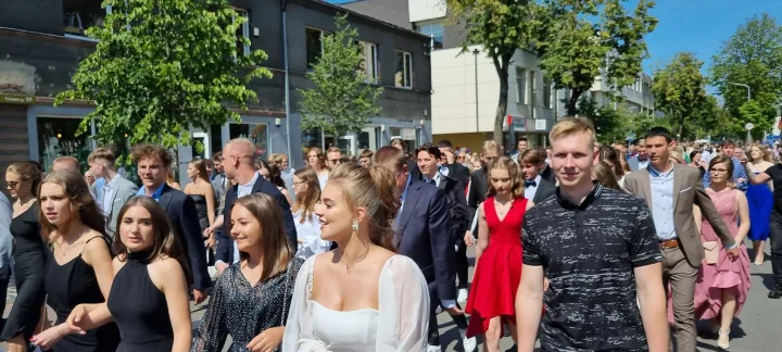 Įteikti brandos atestatai 114 Palangos senosios gimnazijos abiturientų (FOTO GALERIJA) – nuotrauka 4