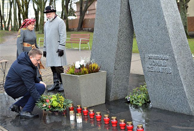 Laisvės gynėjų dieną – gėlės ir atminimo žvakutės tautos didvyriams – nuotrauka 5