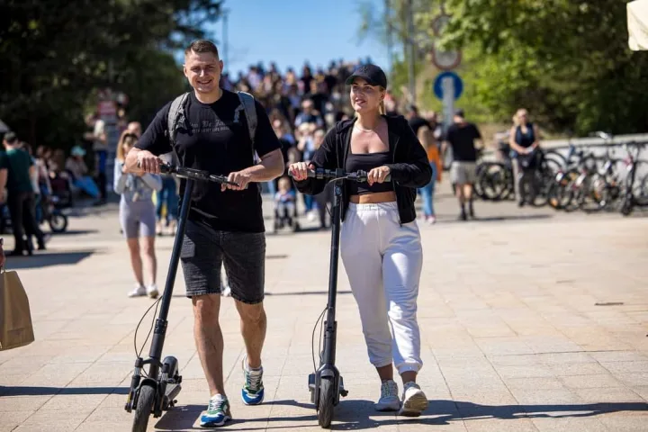 Palangos pajūry pabiro gintarais – svečių sulaukta kaip vidurvasarį – nuotrauka 2