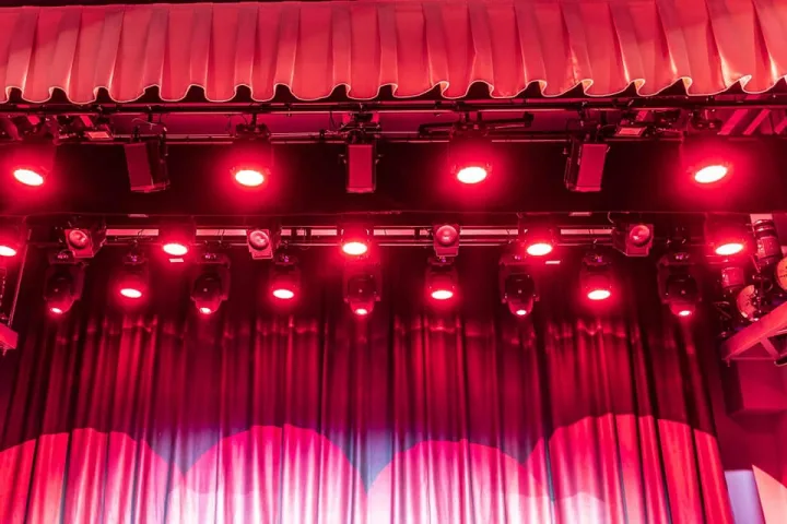 Meras Šarūnas Vaitkus kviečia virtualiai pasivaikščioti po medinėje Kurhauzo dalyje įrengtą teatro salę – nuotrauka 2