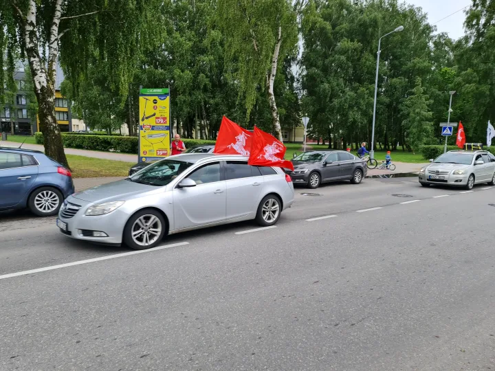 „Šeimų gynėjams" gražų šeštadienio vakarą svarbiau nei šeima buvo pasivažinėti ir patrimituoti po Palangą (PILDOMA) (FOTO GALERIJA) – nuotrauka 1