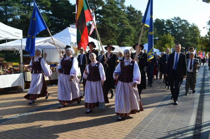 Baltų vienybės diena sugrąžino vasarą: tiestas tiltas tarp dviejų tautų – nuotrauka 1