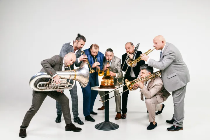 Muzika, humoras ir pučiamieji – austrai „Mnozil Brass“ grįžta į Palangą su jubiliejiniu šou