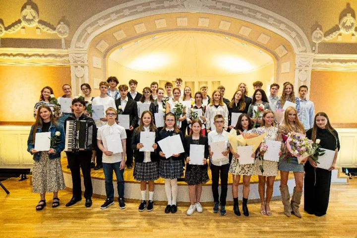 Kurhauze pagerbti gabiausi Palangos moksleiviai – net 22 laimėjo prizines vietas nacionaliniuose konkursuose (FOTO GALERIJA) – nuotrauka 1