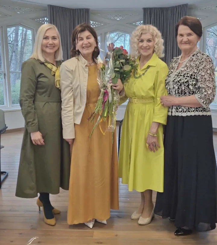 Palangiškė Alma Panebažytė–Viskontienė pristatė ketvirtąją poezijos knygą „Akimirkų švytėjime“ – nuotrauka 1