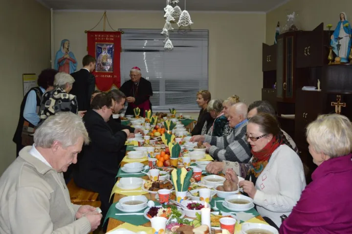 Jau ketvirtąjį kartą kartu su Palangos parapijos tikinčiaisiais bei kunigais Kūčių vakarienės sėdo ir vyskupas J. Boruta.
