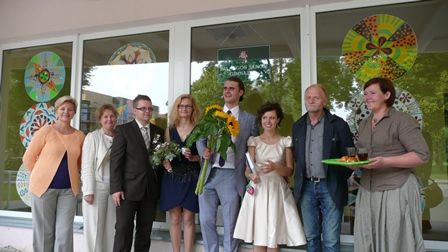 Po vestuvių ceremonijos – atgal į  mokyklos suolą – nuotrauka 3