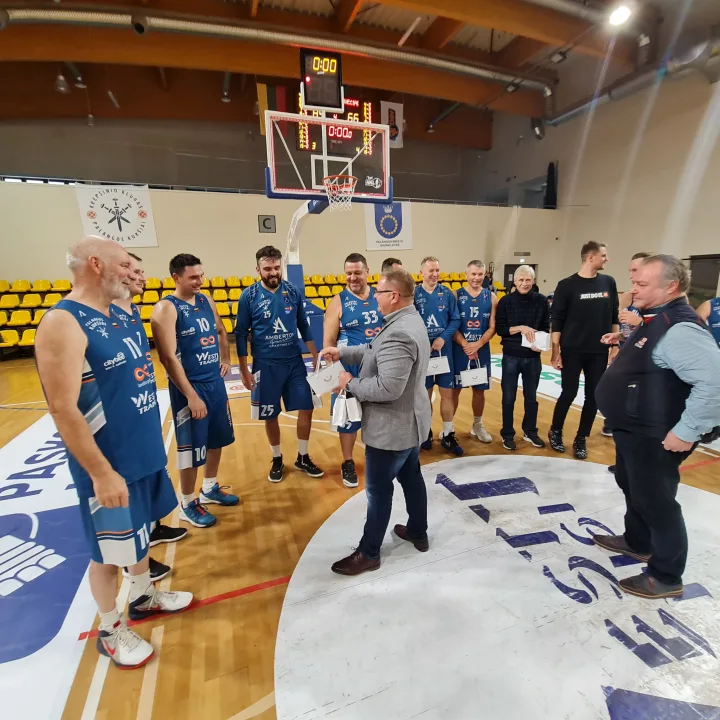 Palangos miesto savivaldybės krepšinio rinktinė Seimo krepšininkus patiesė ant menčių nesunkiai – 84-66 (FOTO GALERIJA) – nuotrauka 2
