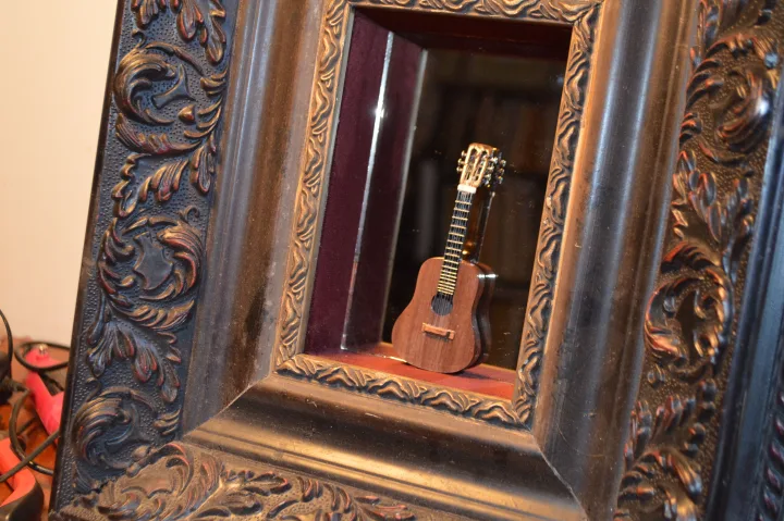 Įgyvendintas dar vienas sumanymas – miniatiūrinė gitara – nuotrauka 1
